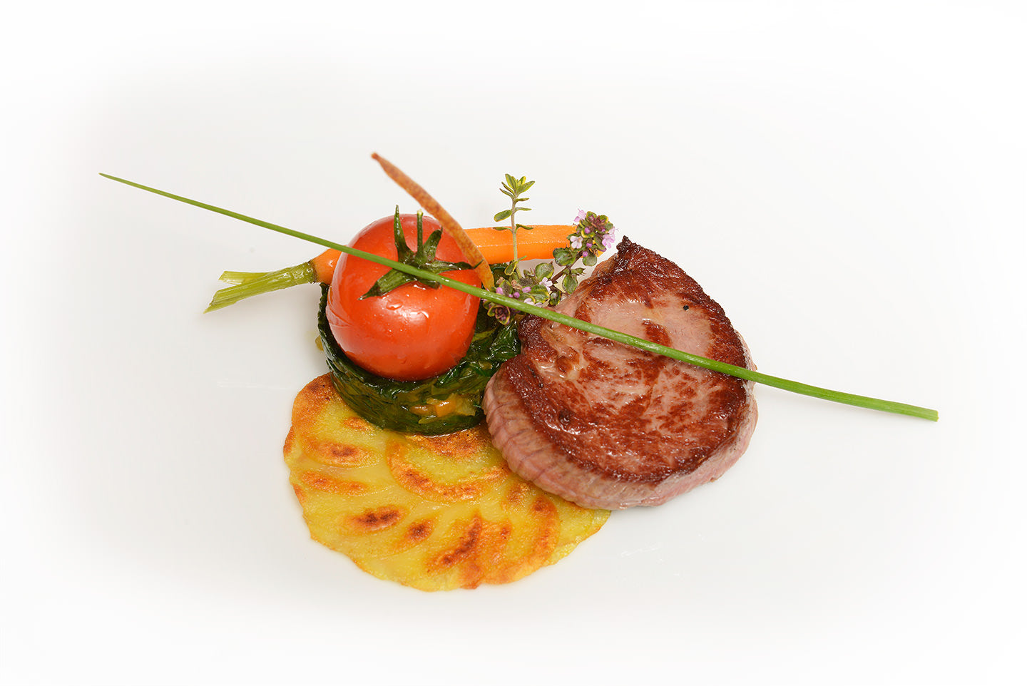 Lammnüsschen auf Kartoffelfächer mit Lattichgemüse – Kochen am Tisch Lammnüsschen auf Kartoffelfächer mit Lattichgemüse – Kochen am Tisch